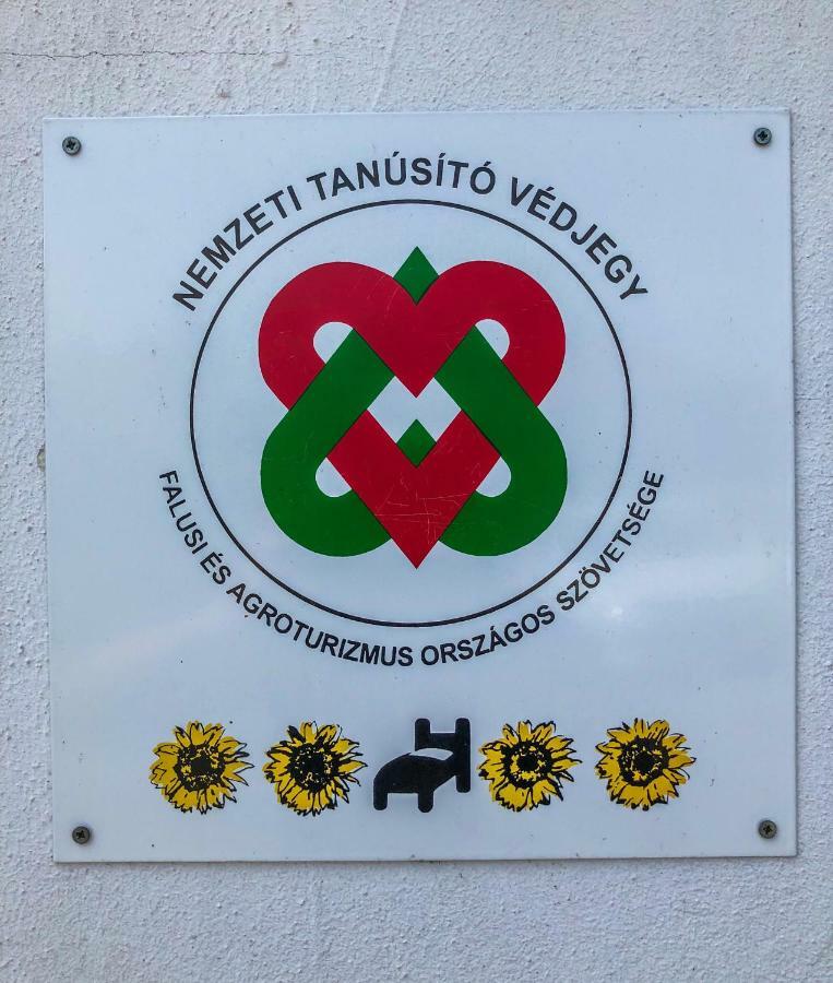 Tulipanos Vendeghaz Appartement Fertoszentmiklos Buitenkant foto